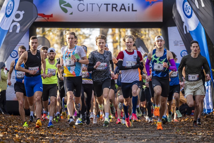 Bieg CITY TRAIL w Lesie Osobowickim we Wrocławiu. Zdjęcia biegaczy