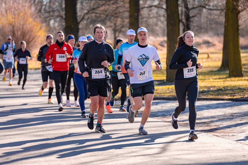 Wrocławska Trzydziestka - zdjęcia uczestników biegu na Stadionie Olimpijskim - 16 marca 2025 r.