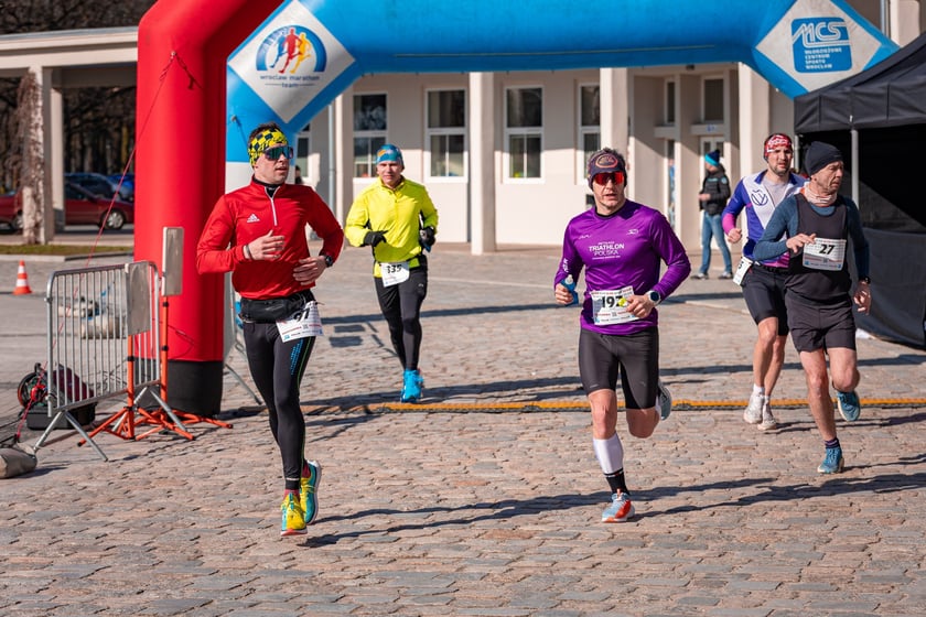 Wrocławska Trzydziestka - zdjęcia uczestników biegu na Stadionie Olimpijskim - 16 marca 2025 r.