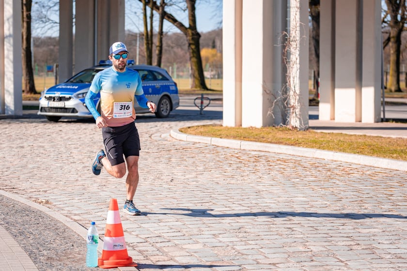 Wrocławska Trzydziestka - zdjęcia uczestników biegu na Stadionie Olimpijskim - 16 marca 2025 r.