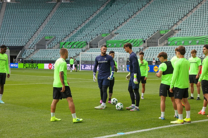 Trening Betisu na stadionie we Wrocławiu przed finałem z Chelsea, 27 maja