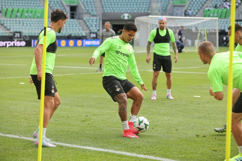 Trening Betisu na stadionie we Wrocławiu przed finałem z Chelsea, 27 maja