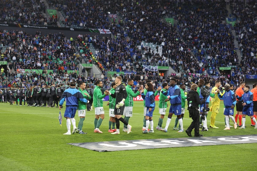 Finał Ligi Konferencji we Wrocławiu - piłkarze Chelsea i Realu Betis podczas meczu