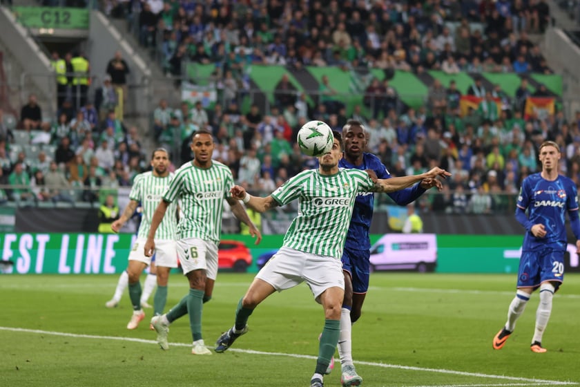 Finał Ligi Konferencji we Wrocławiu - piłkarze Chelsea i Realu Betis podczas meczu