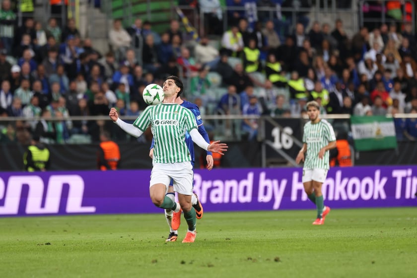Finał Ligi Konferencji we Wrocławiu - piłkarze Chelsea i Realu Betis podczas meczu