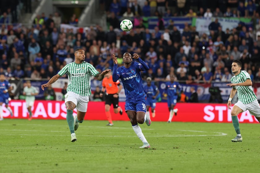 Finał Ligi Konferencji we Wrocławiu - piłkarze Chelsea i Realu Betis podczas meczu