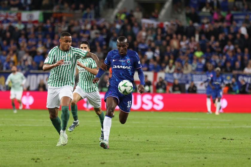 Finał Ligi Konferencji we Wrocławiu - piłkarze Chelsea i Realu Betis podczas meczu