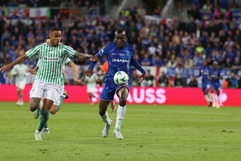 Finał Ligi Konferencji we Wrocławiu - piłkarze Chelsea i Realu Betis podczas meczu
