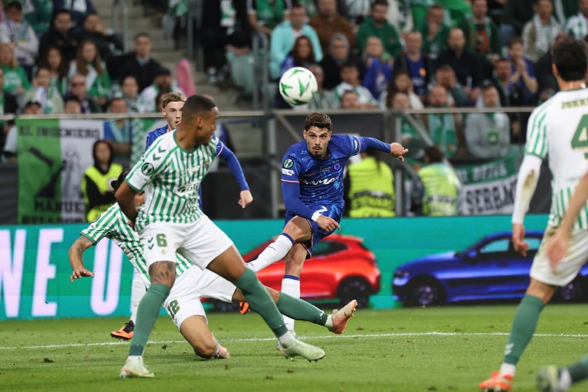 Finał Ligi Konferencji we Wrocławiu - piłkarze Chelsea i Realu Betis podczas meczu