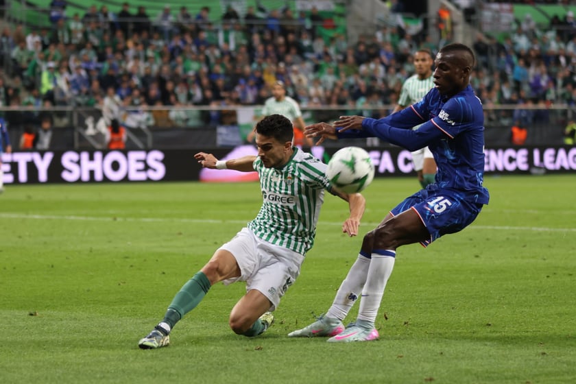 Finał Ligi Konferencji we Wrocławiu - piłkarze Chelsea i Realu Betis podczas meczu