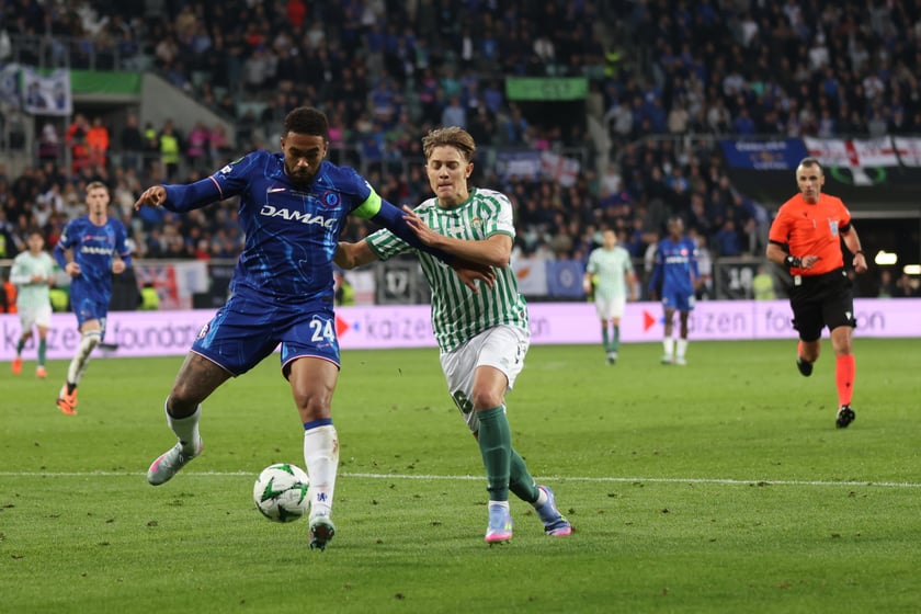 Finał Ligi Konferencji we Wrocławiu - piłkarze Chelsea i Realu Betis podczas meczu