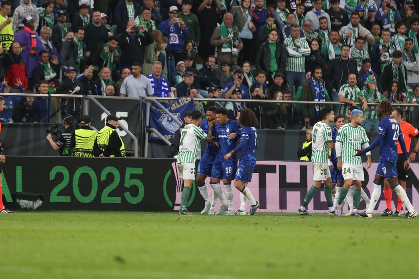 Finał Ligi Konferencji we Wrocławiu - piłkarze Chelsea i Realu Betis podczas meczu