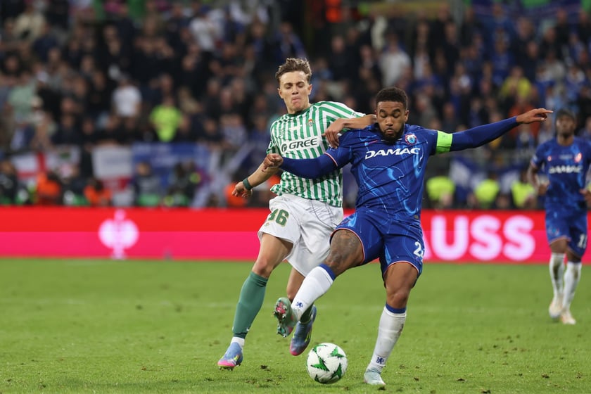 Finał Ligi Konferencji we Wrocławiu - piłkarze Chelsea i Realu Betis podczas meczu