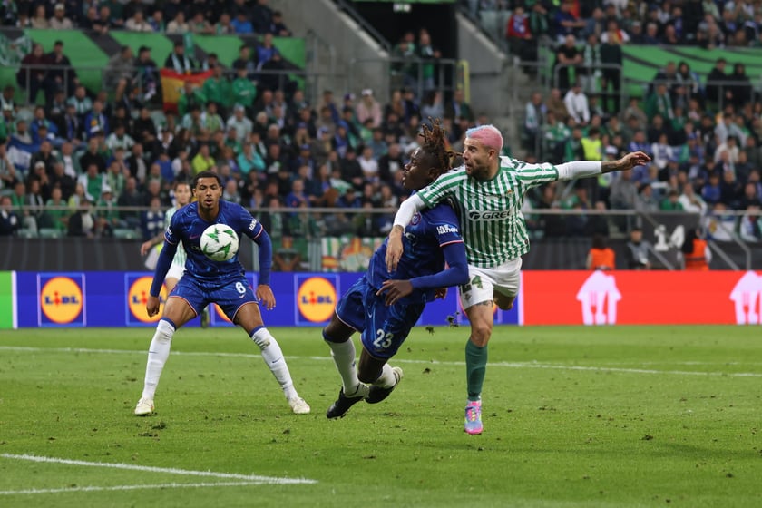 Finał Ligi Konferencji we Wrocławiu - piłkarze Chelsea i Realu Betis podczas meczu