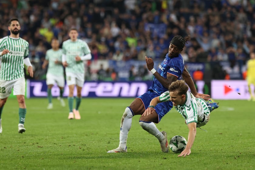Finał Ligi Konferencji we Wrocławiu - piłkarze Chelsea i Realu Betis podczas meczu