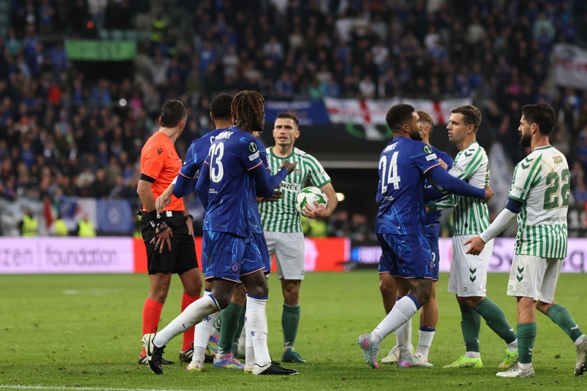 Finał Ligi Konferencji we Wrocławiu - piłkarze Chelsea i Realu Betis podczas meczu