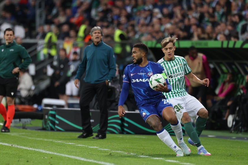 Finał Ligi Konferencji we Wrocławiu - piłkarze Chelsea i Realu Betis podczas meczu