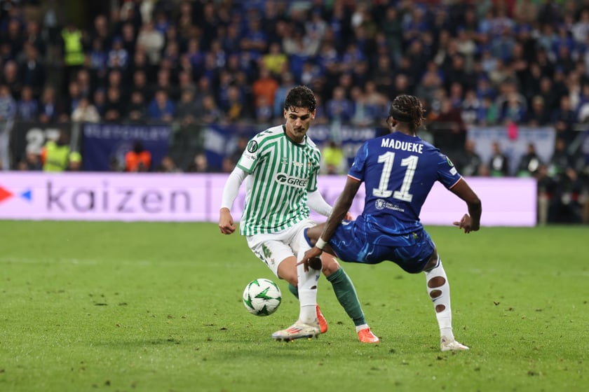Finał Ligi Konferencji we Wrocławiu - piłkarze Chelsea i Realu Betis podczas meczu