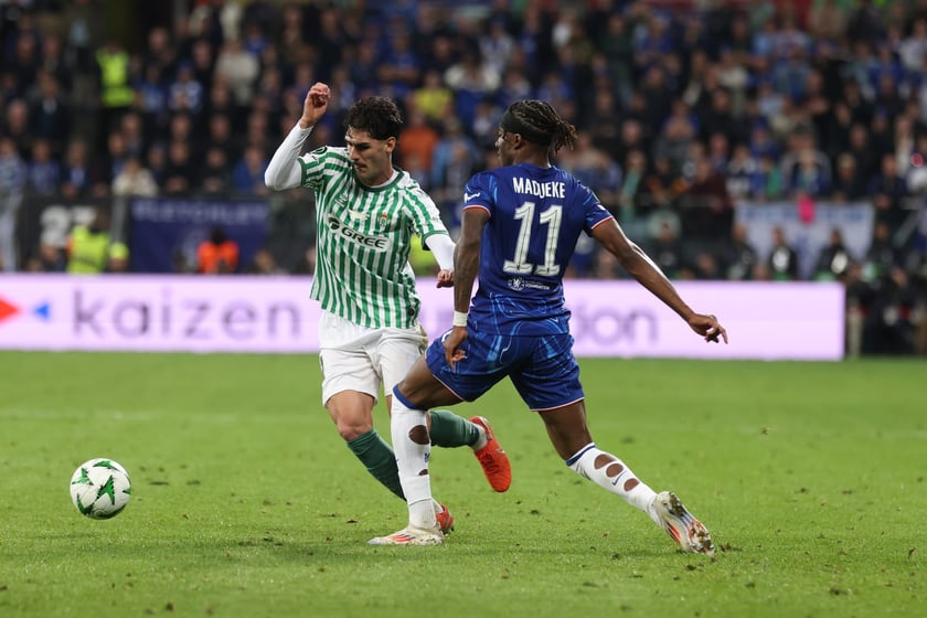 Finał Ligi Konferencji we Wrocławiu - piłkarze Chelsea i Realu Betis podczas meczu