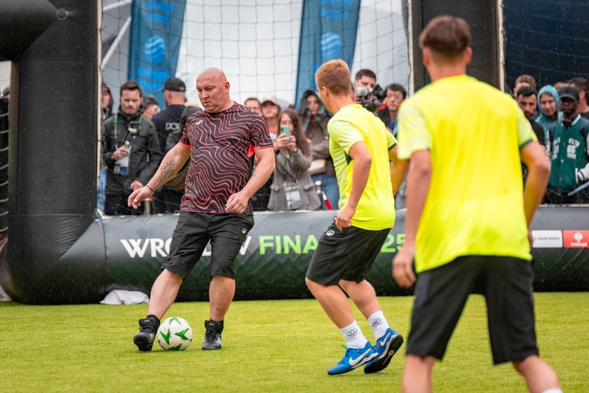 Pokazowy mecz w strefie Fan Festival w rynku, 28 maja 2025
