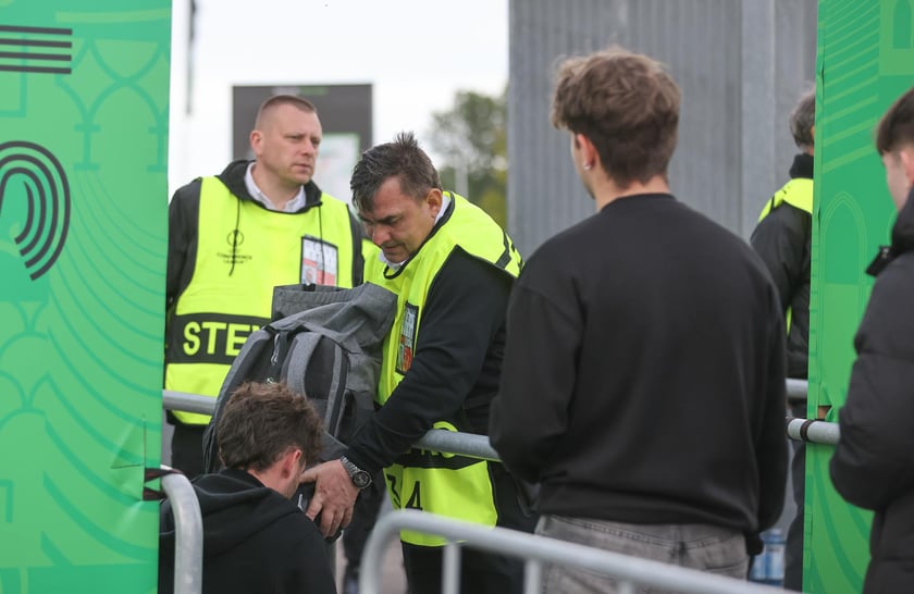 Finał Ligi Konferencji we Wrocławiu. Kibice Realu Betis i Chelsea pod stadionem