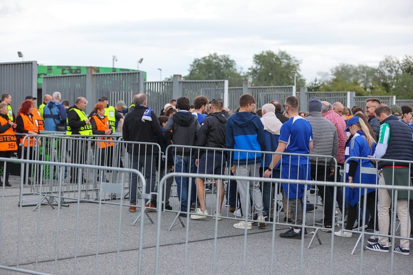 Finał Ligi Konferencji we Wrocławiu. Kibice Realu Betis i Chelsea pod stadionem