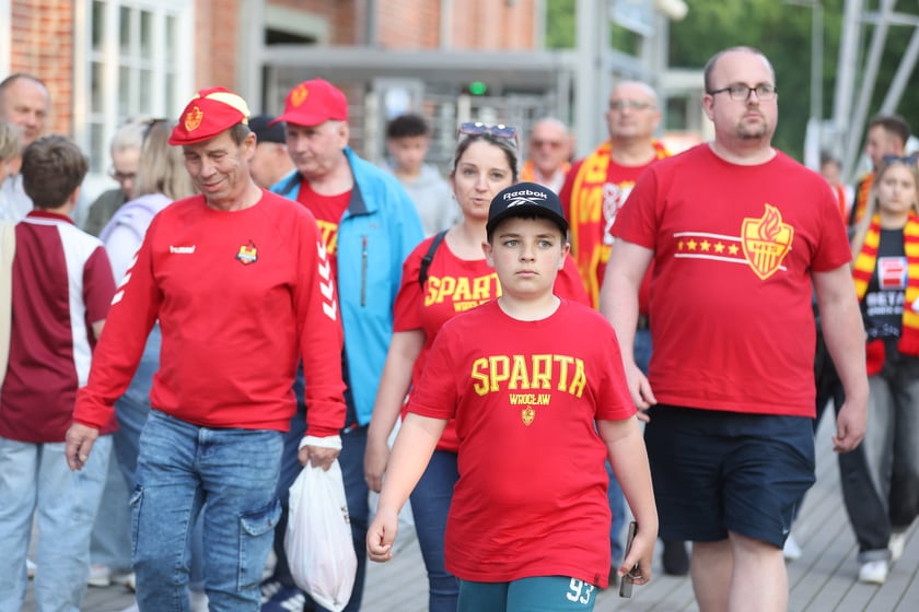 Kibice przed Stadionem Olimpijskim przed meczem Betard Sparta Wrocław - Włókniarz Częstochowa - 30 maja 2025 r.