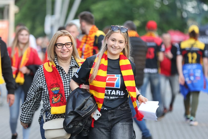 Kibice przed Stadionem Olimpijskim przed meczem Betard Sparta Wrocław - Włókniarz Częstochowa - 30 maja 2025 r.