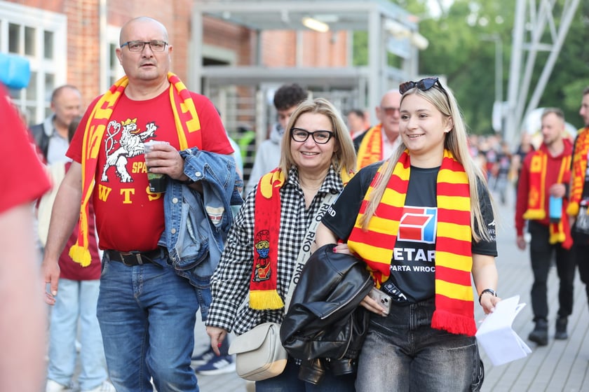 Kibice przed Stadionem Olimpijskim przed meczem Betard Sparta Wrocław - Włókniarz Częstochowa - 30 maja 2025 r.