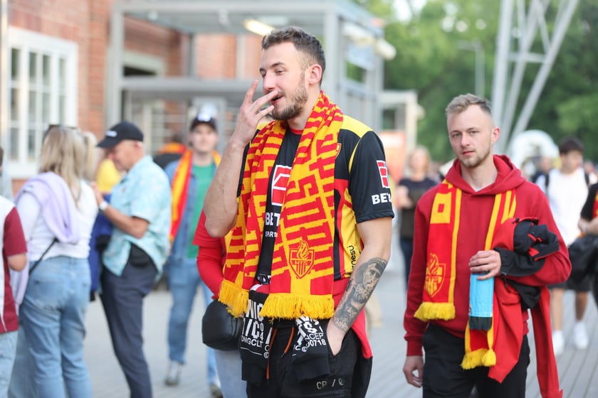 Kibice przed Stadionem Olimpijskim przed meczem Betard Sparta Wrocław - Włókniarz Częstochowa - 30 maja 2025 r.