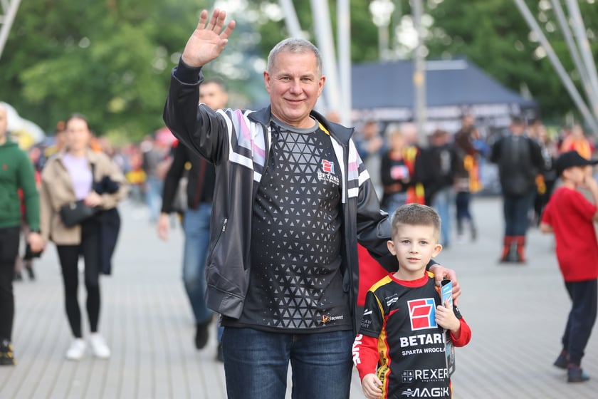 Kibice przed Stadionem Olimpijskim przed meczem Betard Sparta Wrocław - Włókniarz Częstochowa - 30 maja 2025 r.