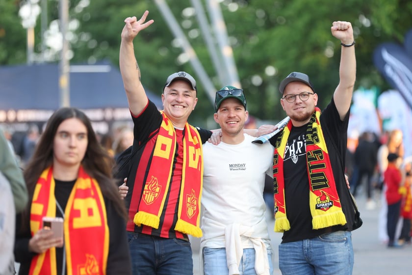 Kibice przed Stadionem Olimpijskim przed meczem Betard Sparta Wrocław - Włókniarz Częstochowa - 30 maja 2025 r.