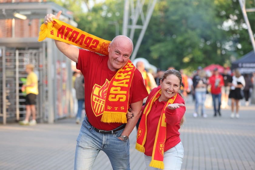 Kibice przed Stadionem Olimpijskim przed meczem Betard Sparta Wrocław - Włókniarz Częstochowa - 30 maja 2025 r.