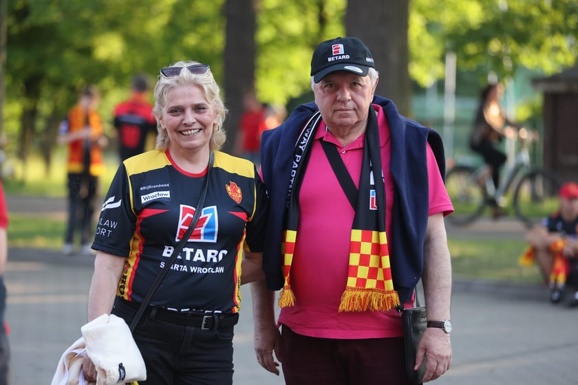 Kibice przed Stadionem Olimpijskim przed meczem Betard Sparta Wrocław - Włókniarz Częstochowa - 30 maja 2025 r.