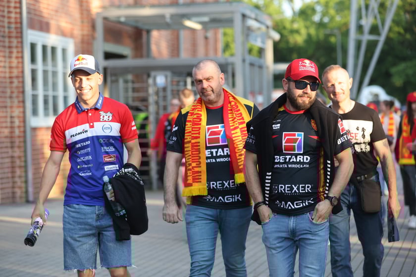 Kibice przed Stadionem Olimpijskim przed meczem Betard Sparta Wrocław - Włókniarz Częstochowa - 30 maja 2025 r.