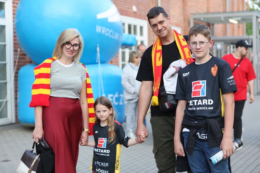 Kibice przed Stadionem Olimpijskim przed meczem Betard Sparta Wrocław - Włókniarz Częstochowa - 30 maja 2025 r.