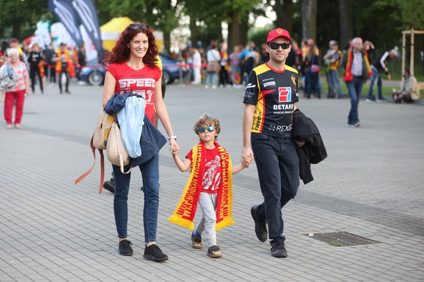 Kibice przed Stadionem Olimpijskim przed meczem Betard Sparta Wrocław - Włókniarz Częstochowa - 30 maja 2025 r.