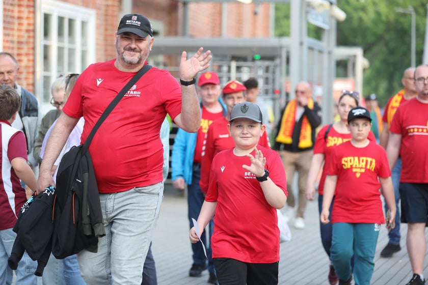 Kibice przed Stadionem Olimpijskim przed meczem Betard Sparta Wrocław - Włókniarz Częstochowa - 30 maja 2025 r.