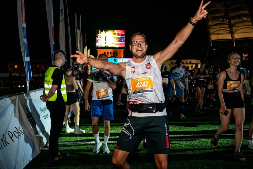 Uczestnicy 11. PKO Nocnego Wrocław Półmaratonu