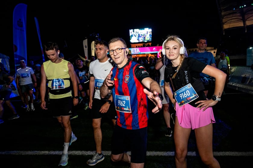 Uczestnicy 11. PKO Nocnego Wrocław Półmaratonu