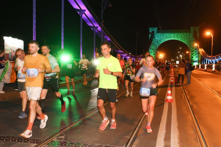 11. PKO Nocny Wrocław Półmaraton - zdjęcia biegaczy