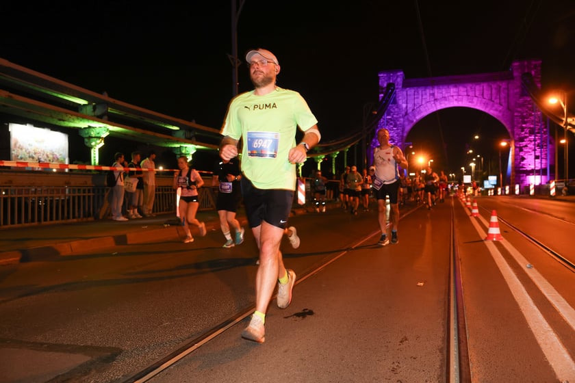11. PKO Nocny Wrocław Półmaraton - zdjęcia biegaczy