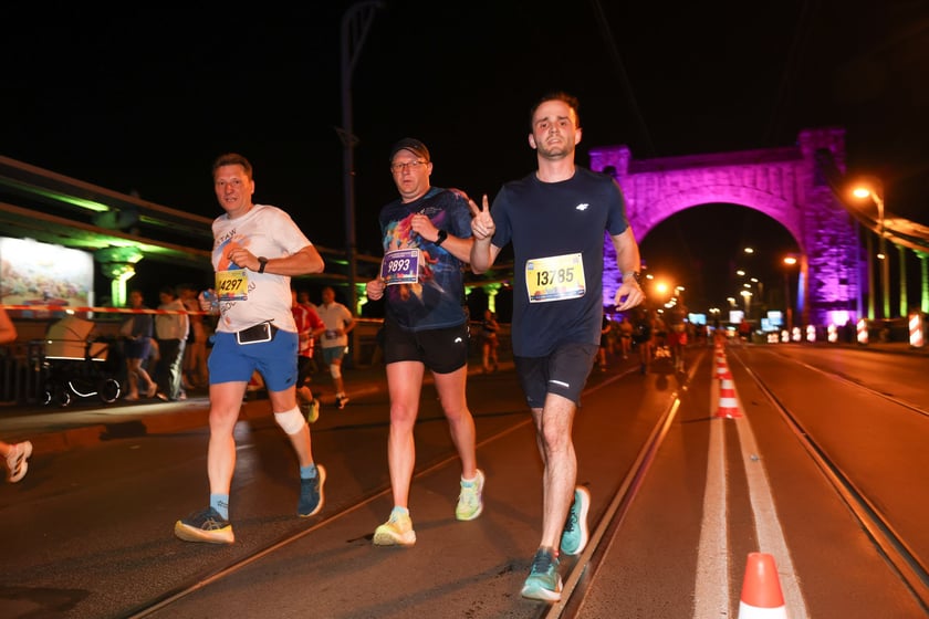 11. PKO Nocny Wrocław Półmaraton - zdjęcia biegaczy