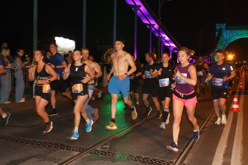 11. PKO Nocny Wrocław Półmaraton - zdjęcia biegaczy