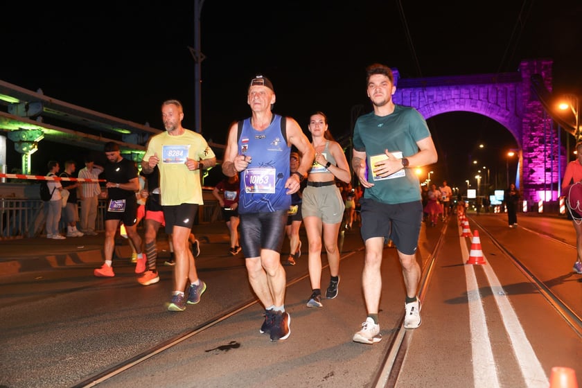 11. PKO Nocny Wrocław Półmaraton - zdjęcia biegaczy