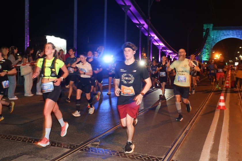 11. PKO Nocny Wrocław Półmaraton - zdjęcia biegaczy