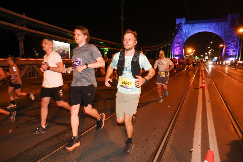 11. PKO Nocny Wrocław Półmaraton - zdjęcia biegaczy