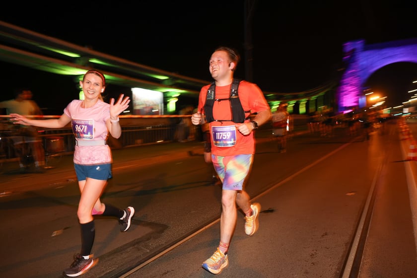 11. PKO Nocny Wrocław Półmaraton - zdjęcia biegaczy