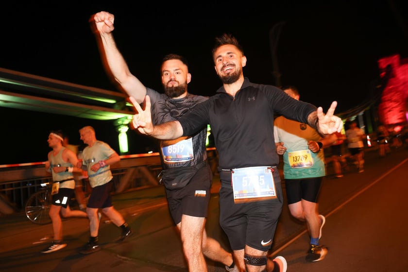 11. PKO Nocny Wrocław Półmaraton - zdjęcia biegaczy