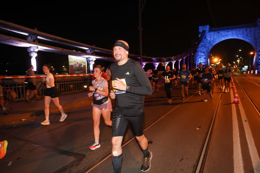 11. PKO Nocny Wrocław Półmaraton - zdjęcia biegaczy